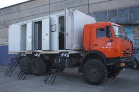 Mobile unit for the production and shipment of oil